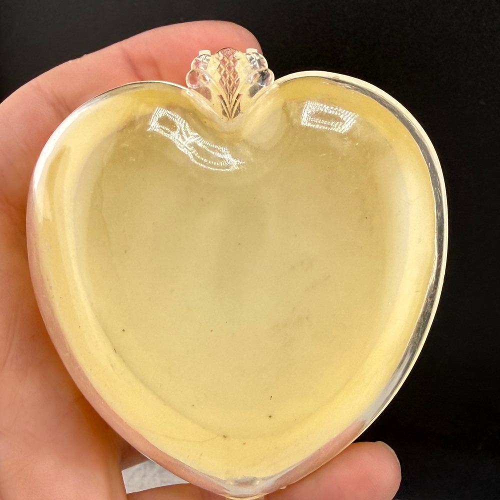 Vintage Heart Trinket Box Cream Clear Plastic Hinged Lid Vanity Decor READ - Picture 4 of 10